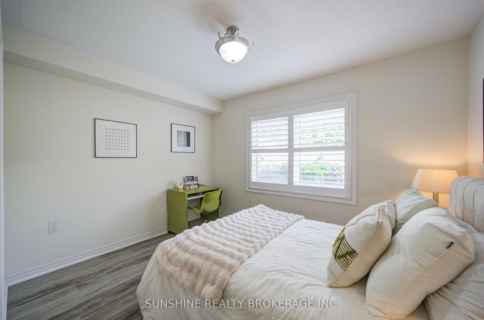 40 PRINGDALE GARDENS Circle • Toronto, ON photo 3