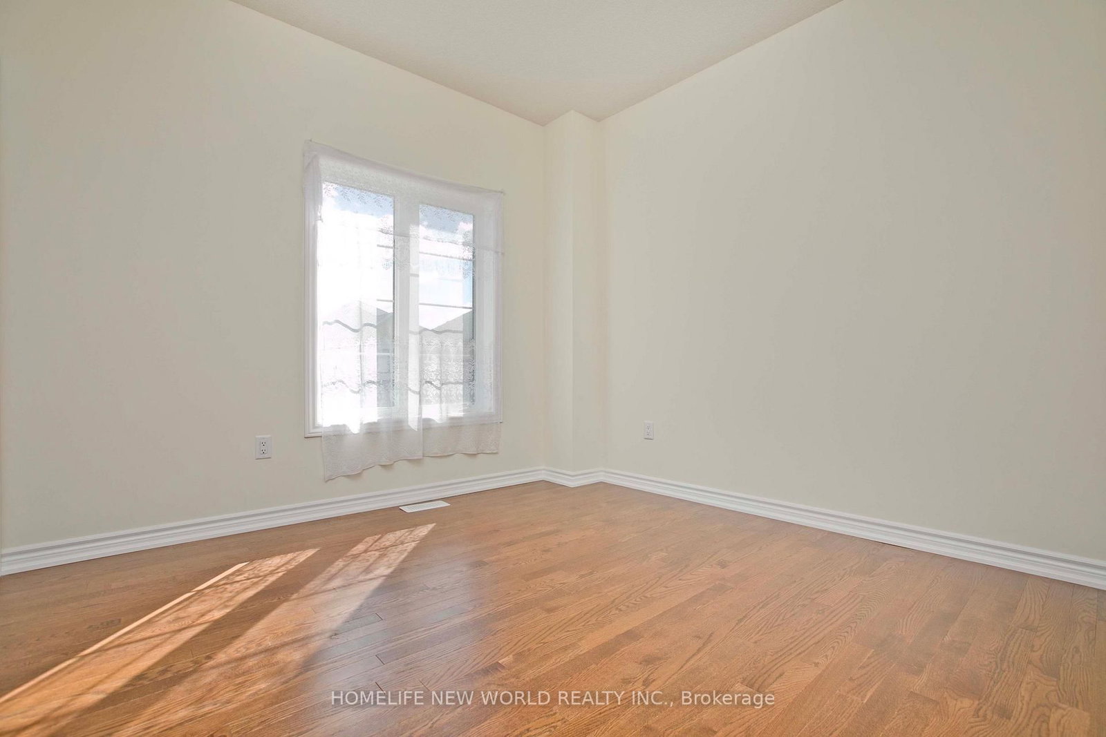 1864 Irish Moss Square • Pickering, ON photo 16