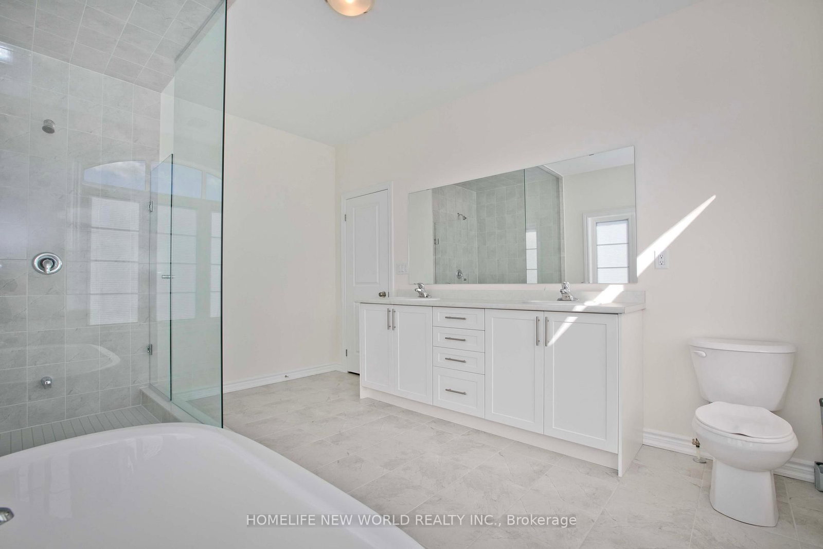 1864 Irish Moss Square • Pickering, ON photo 18