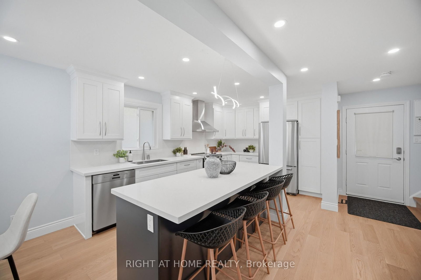 21 Dobson Drive • Ajax, ON photo 5