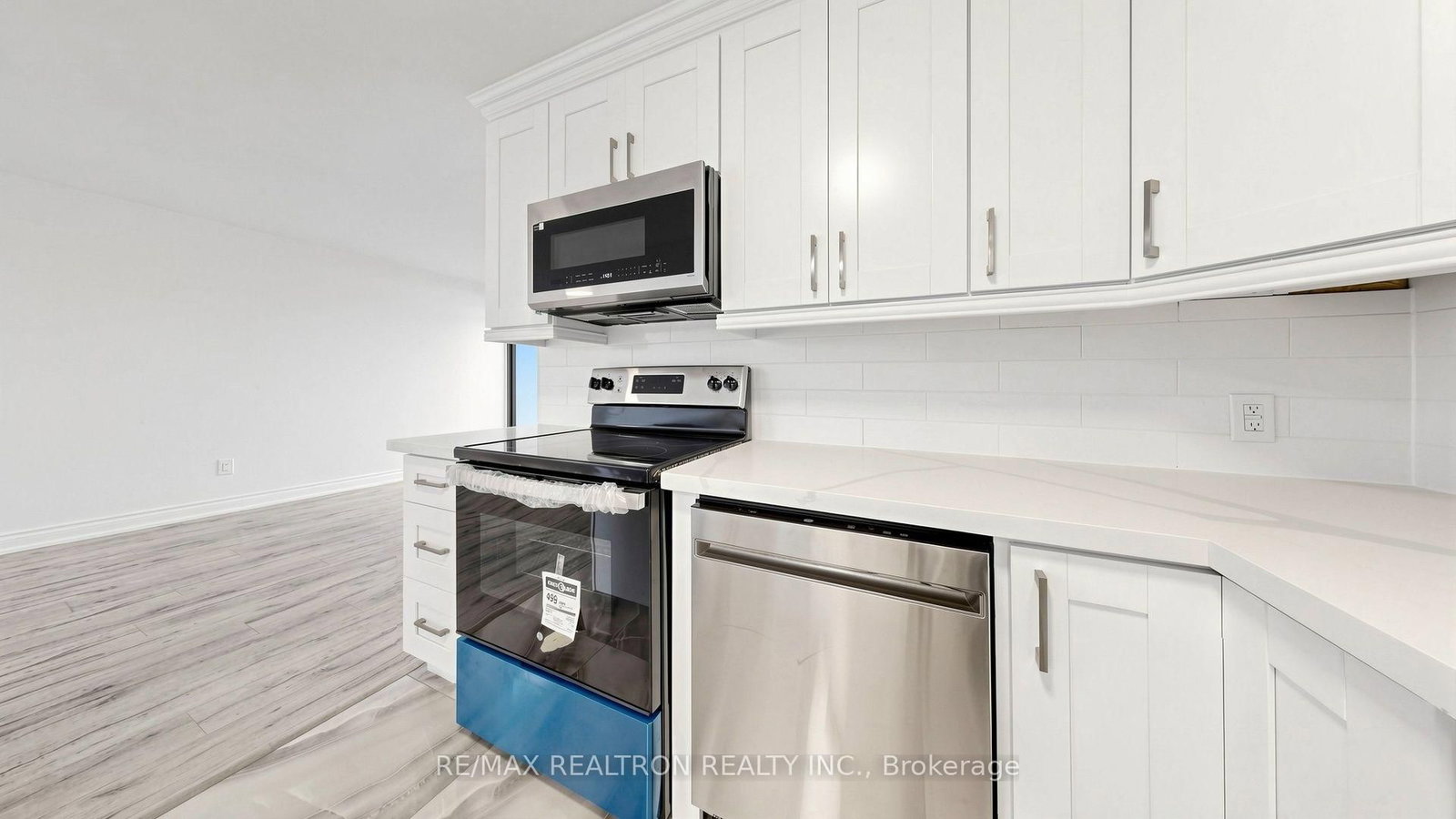 100 Wingarden Court • #1011 • Toronto, ON photo 18