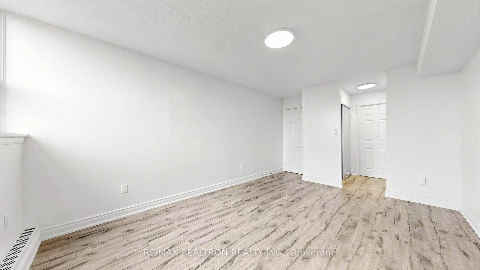 100 Wingarden Court • #1011 • Toronto, ON photo 22