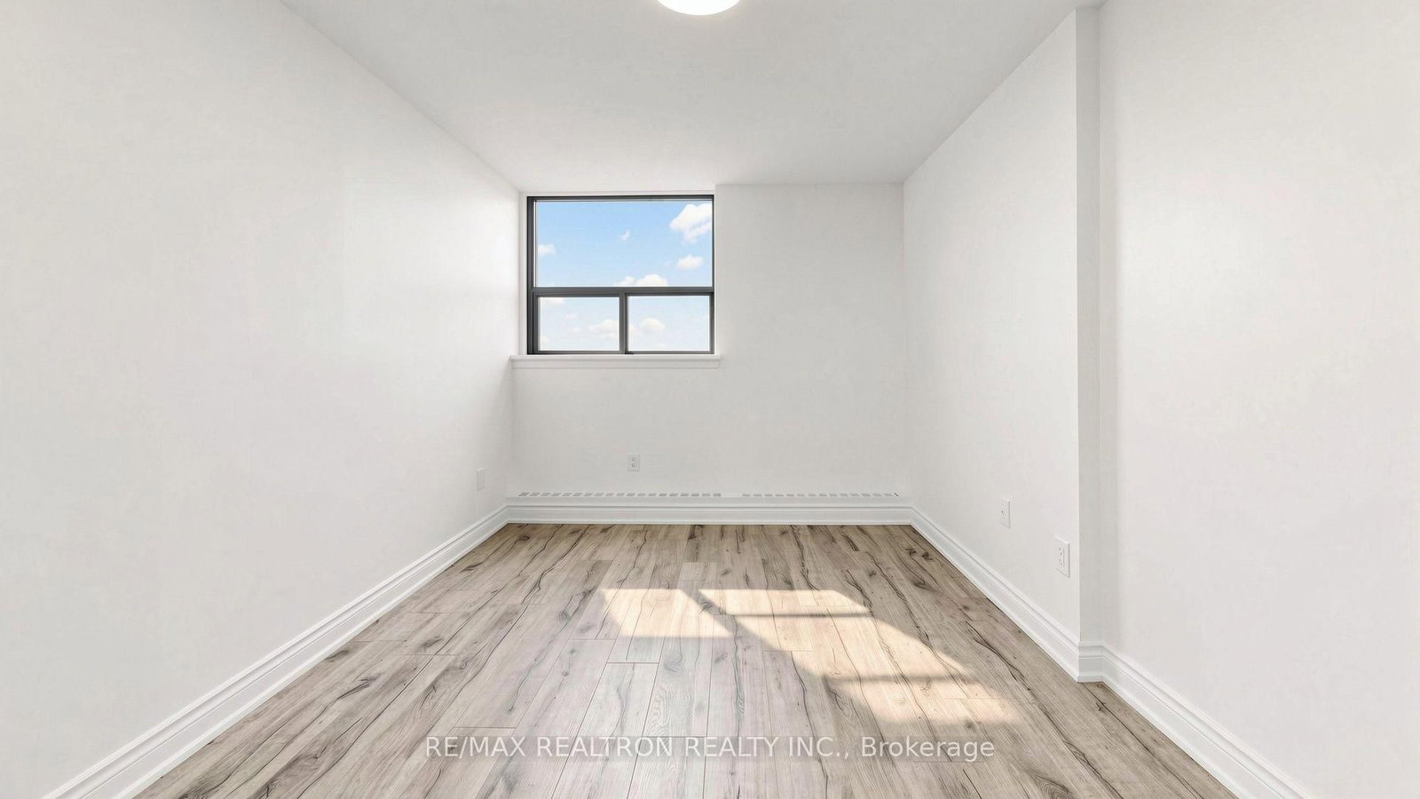 100 Wingarden Court • #1011 • Toronto, ON photo 25