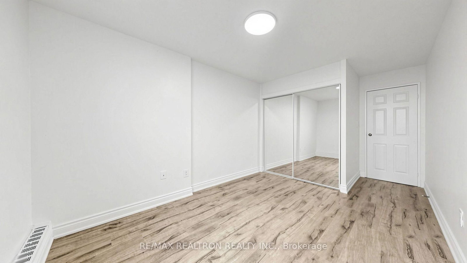 100 Wingarden Court • #1011 • Toronto, ON photo 26