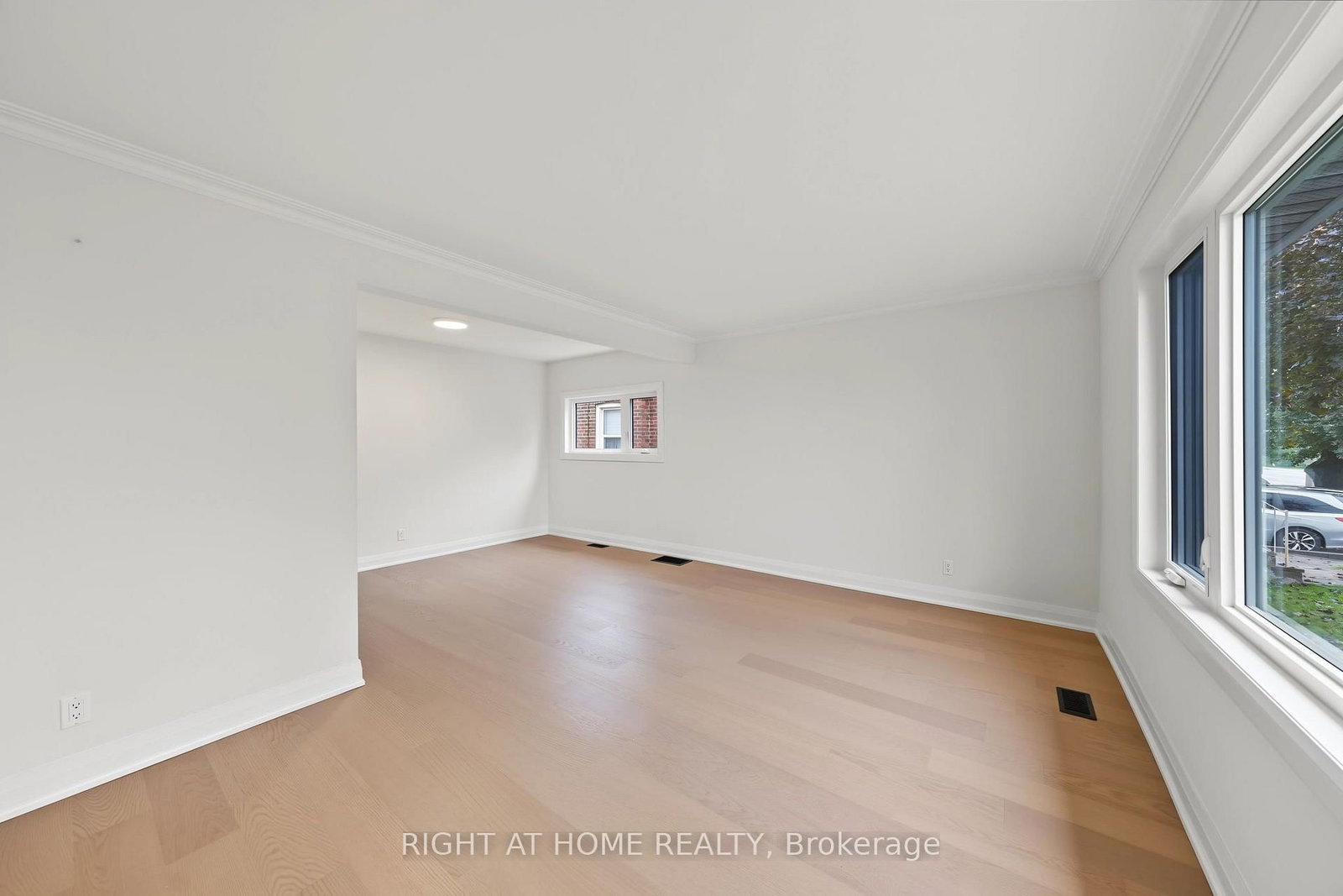 1008 Kennedy Road • Toronto, ON photo 10