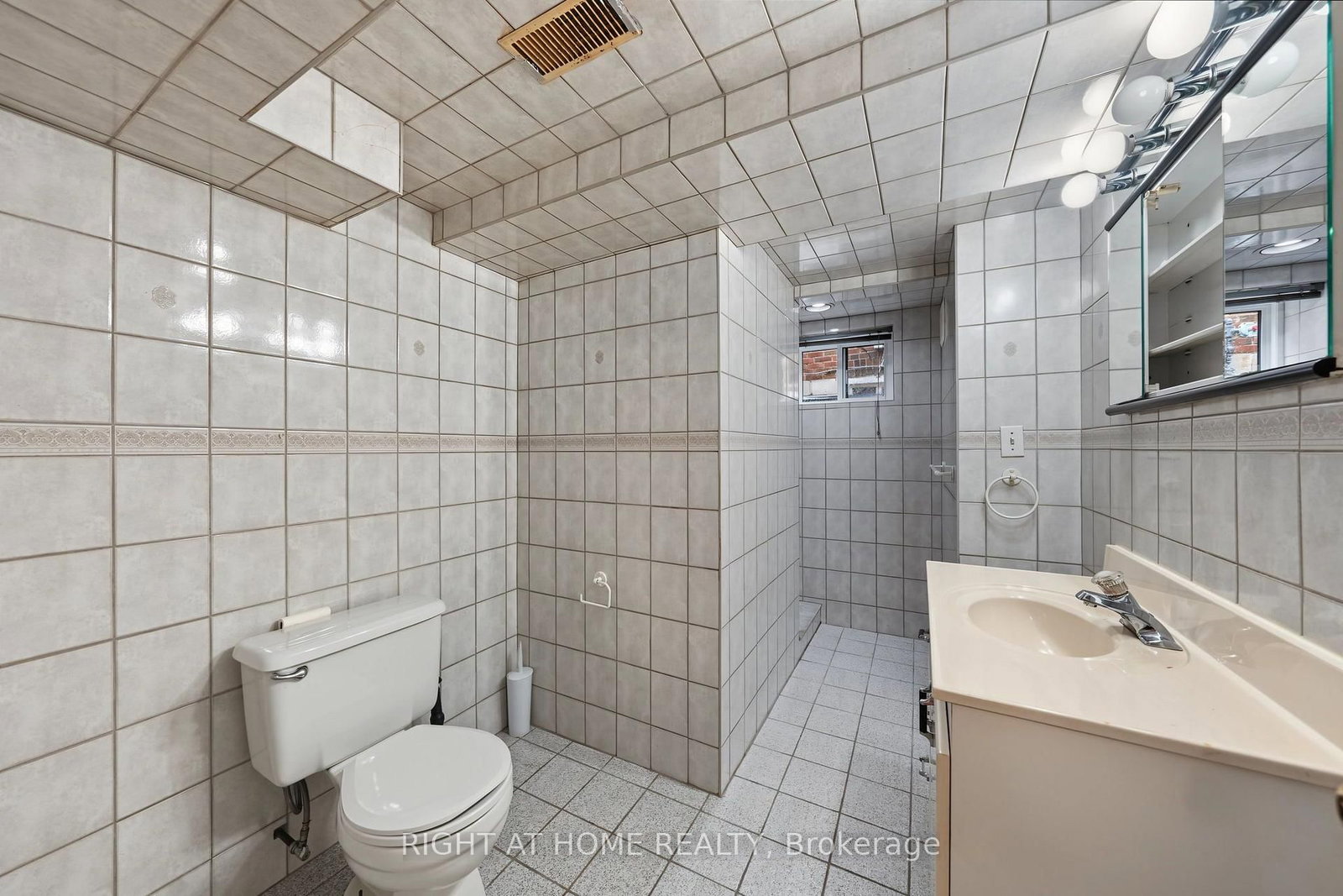 1008 Kennedy Road • Toronto, ON photo 26