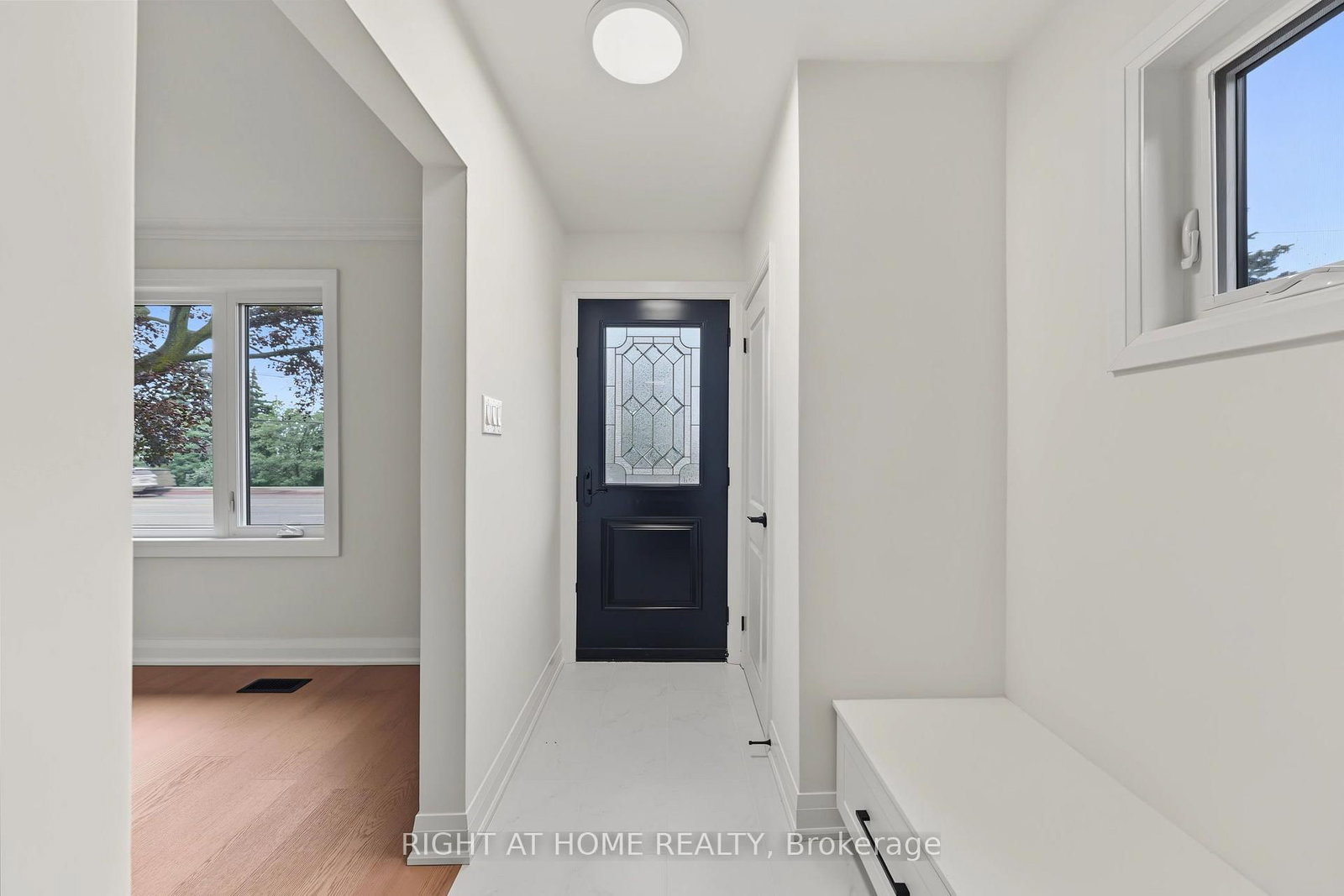 1008 Kennedy Road • Toronto, ON photo 4