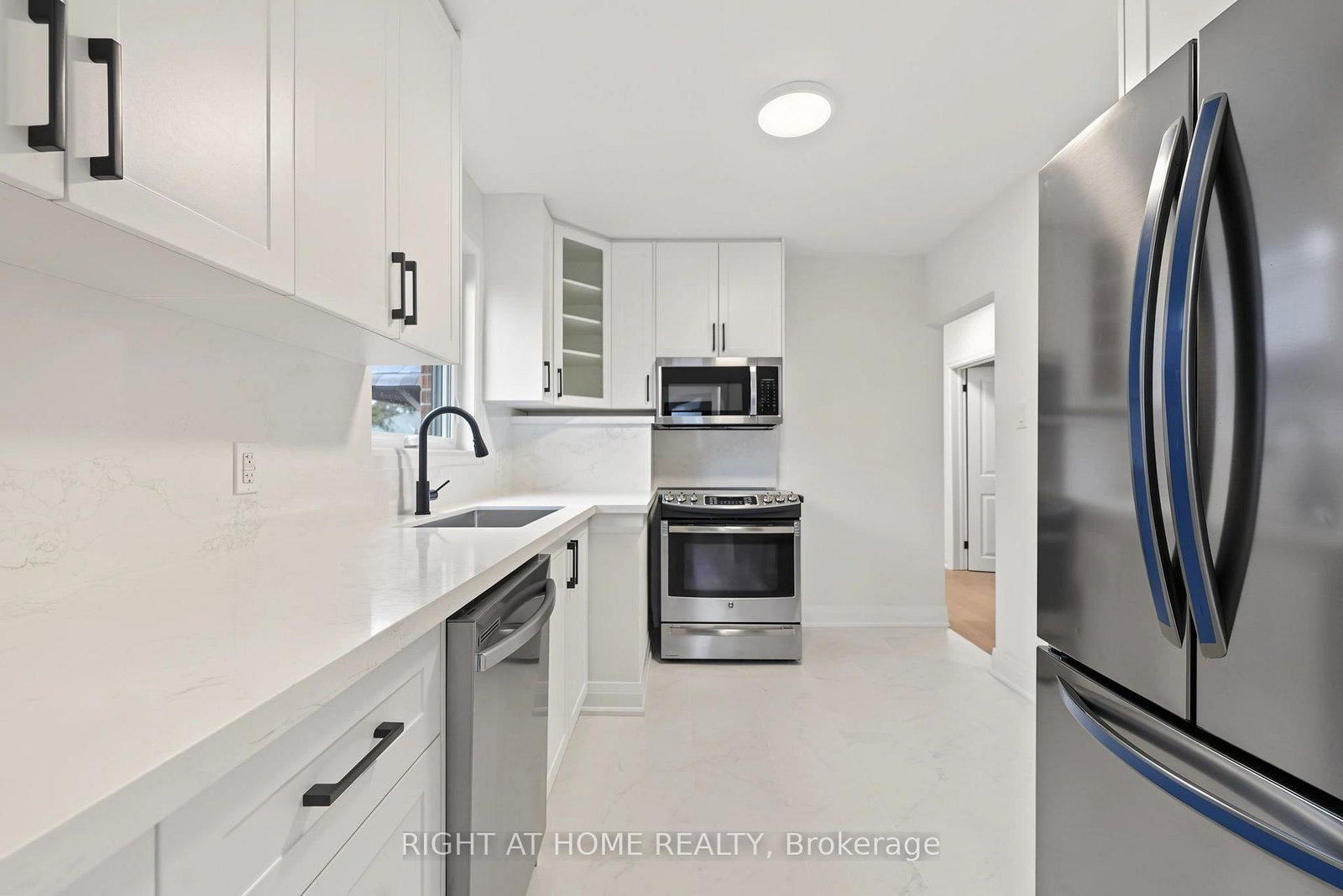 1008 Kennedy Road • Toronto, ON photo 6