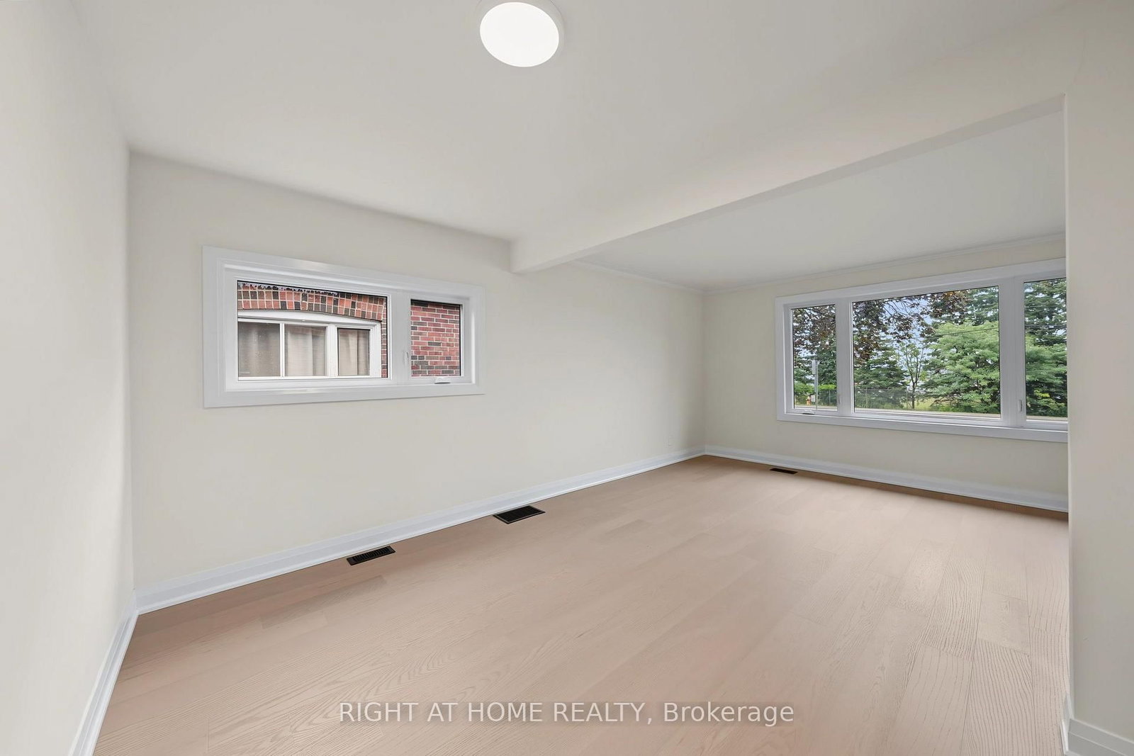 1008 Kennedy Road • Toronto, ON photo 9