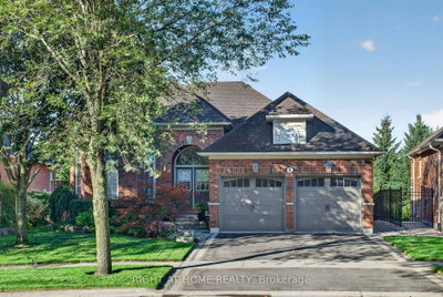 8 Branthaven Court • Whitby, ON photo 2