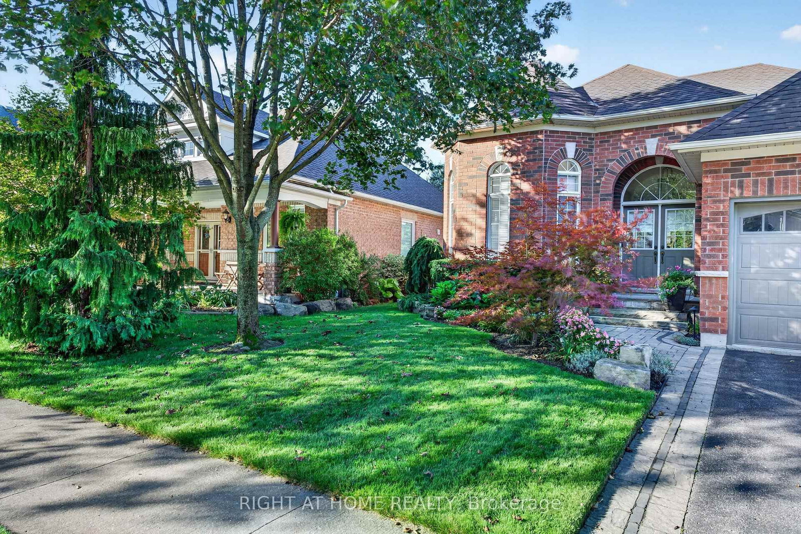 8 Branthaven Court • Whitby, ON photo 3