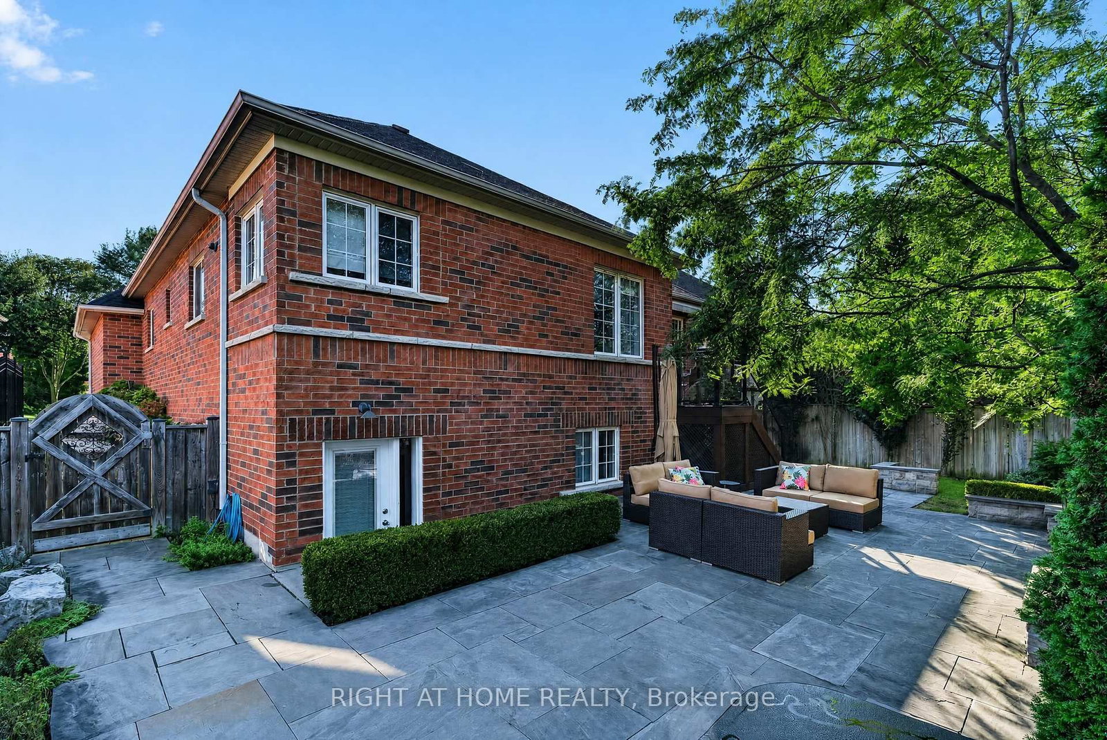 8 Branthaven Court • Whitby, ON photo 44