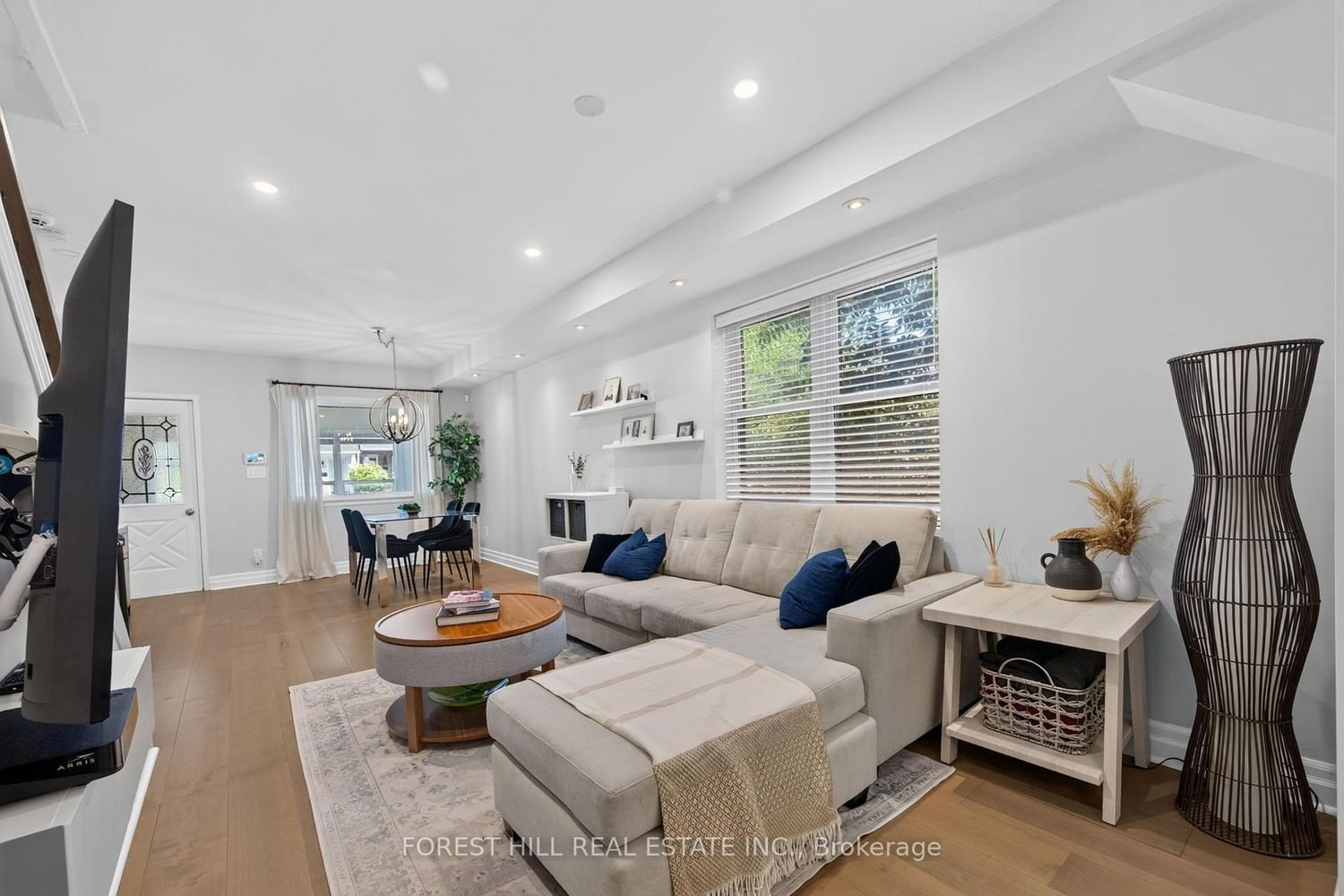 1040 Woodbine Avenue • Toronto, ON photo 10