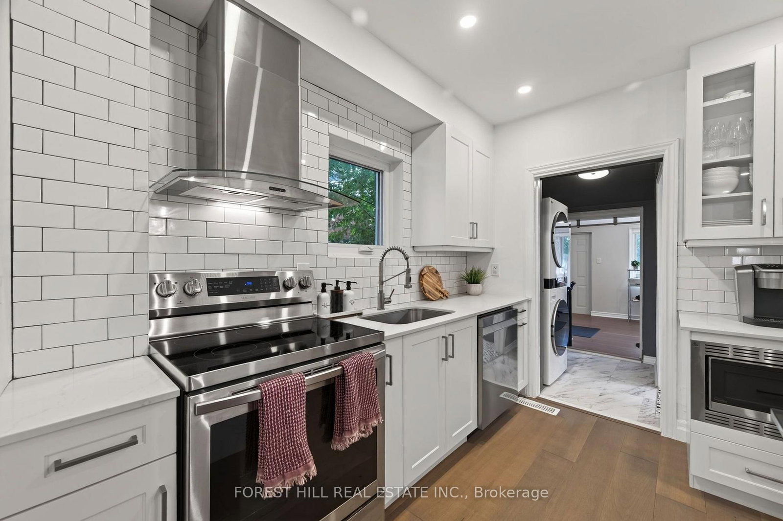 1040 Woodbine Avenue • Toronto, ON photo 13