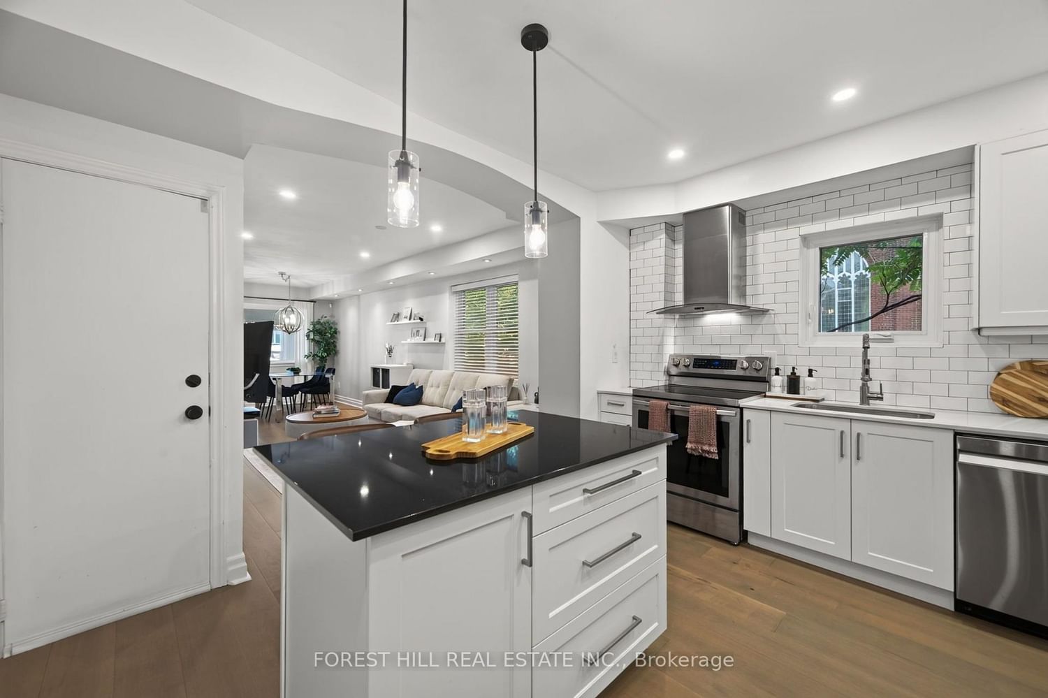 1040 Woodbine Avenue • Toronto, ON photo 14