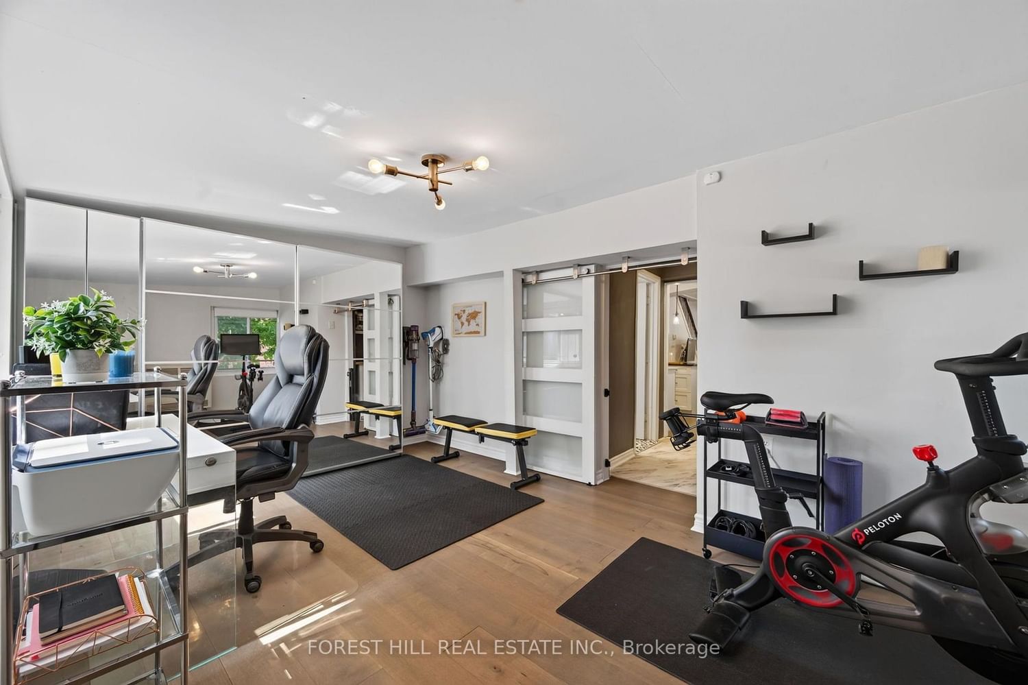 1040 Woodbine Avenue • Toronto, ON photo 22