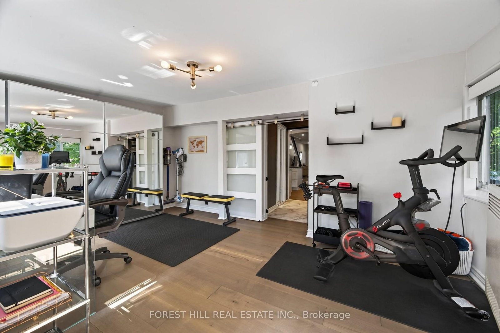 1040 Woodbine Avenue • Toronto, ON photo 23