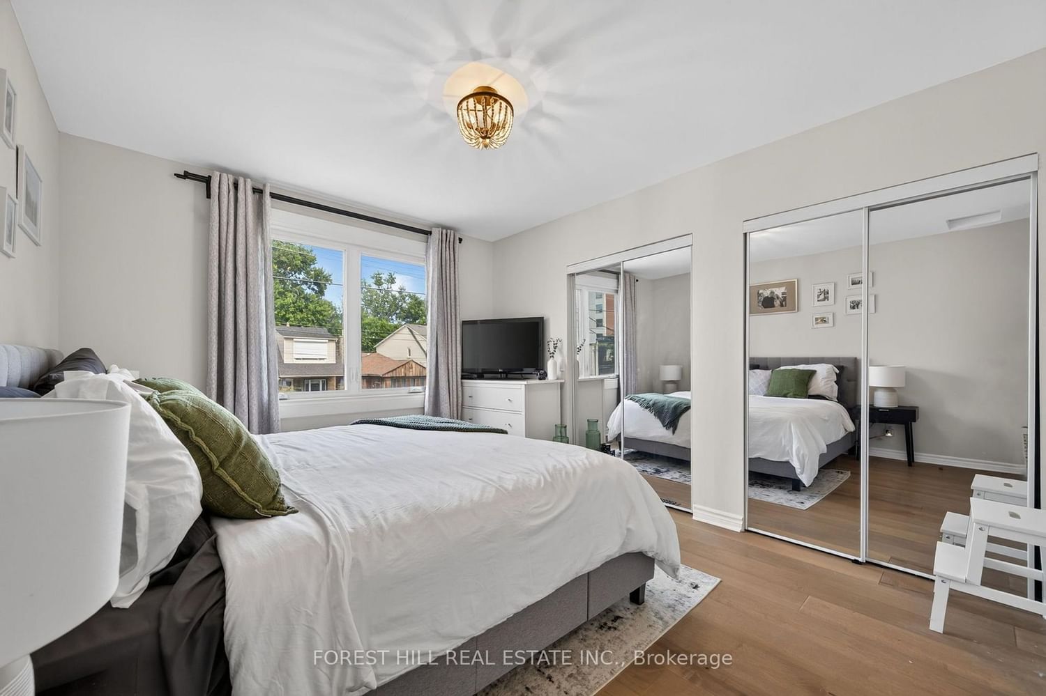 1040 Woodbine Avenue • Toronto, ON photo 31