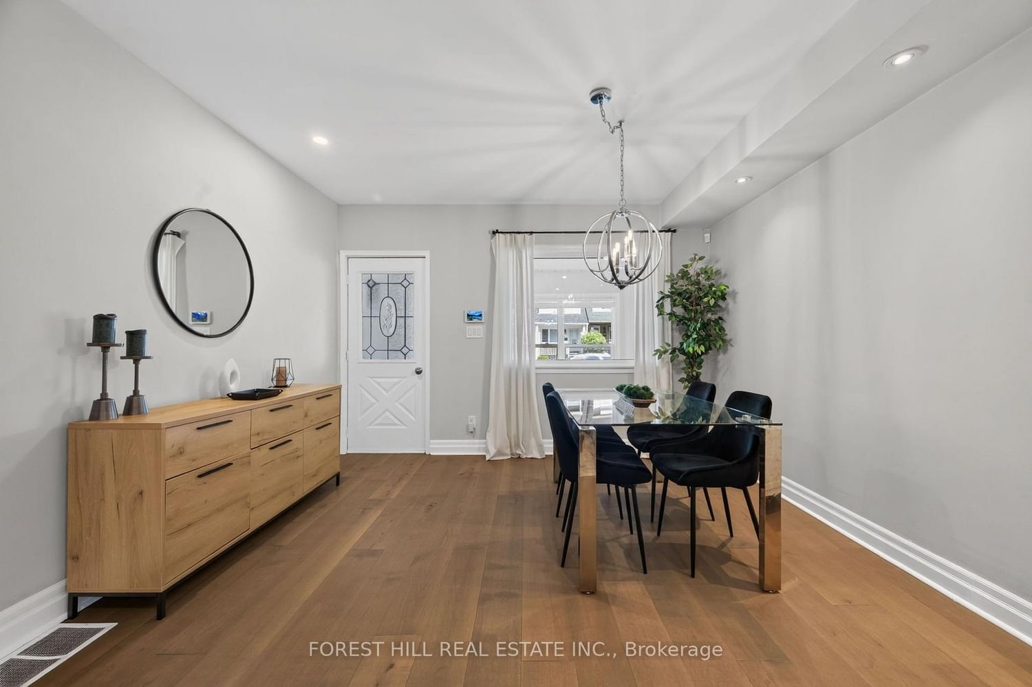 1040 Woodbine Avenue • Toronto, ON photo 6