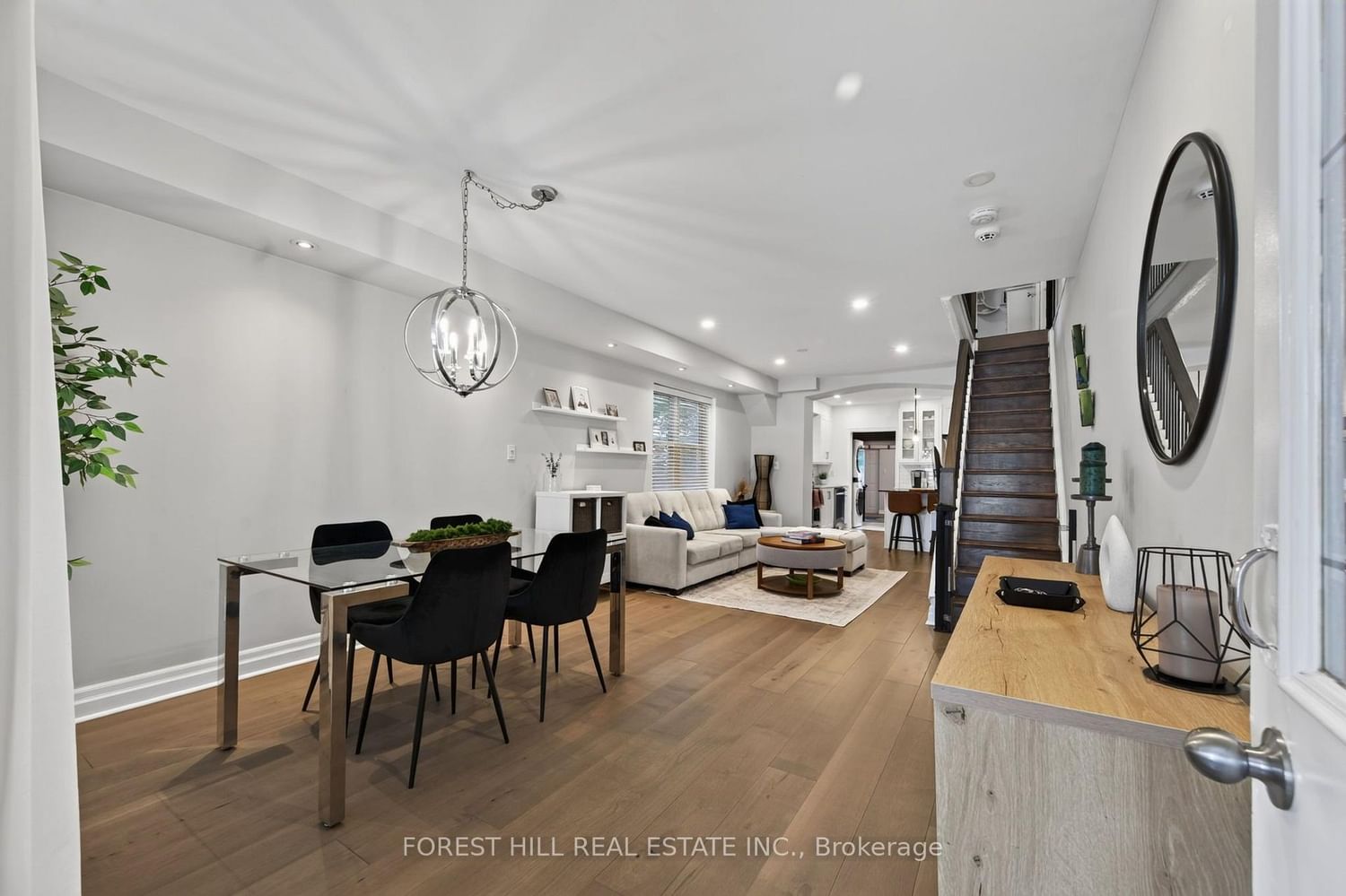 1040 Woodbine Avenue • Toronto, ON photo 8