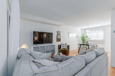 19 Brocklesby Crescent • Ajax, ON photo 5