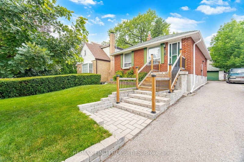 36 Pinegrove Avenue