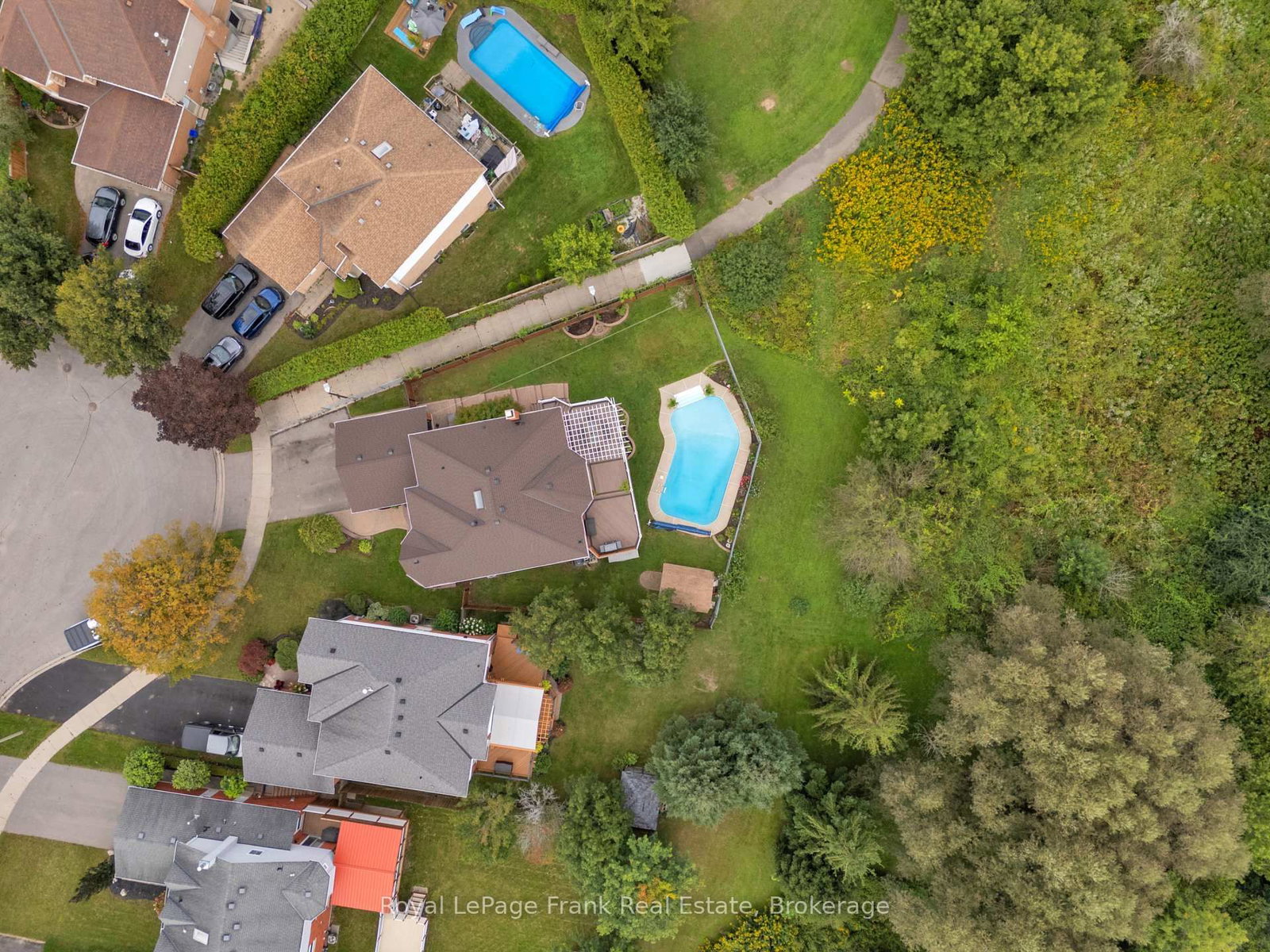 37 Living Court • Clarington, ON photo 2