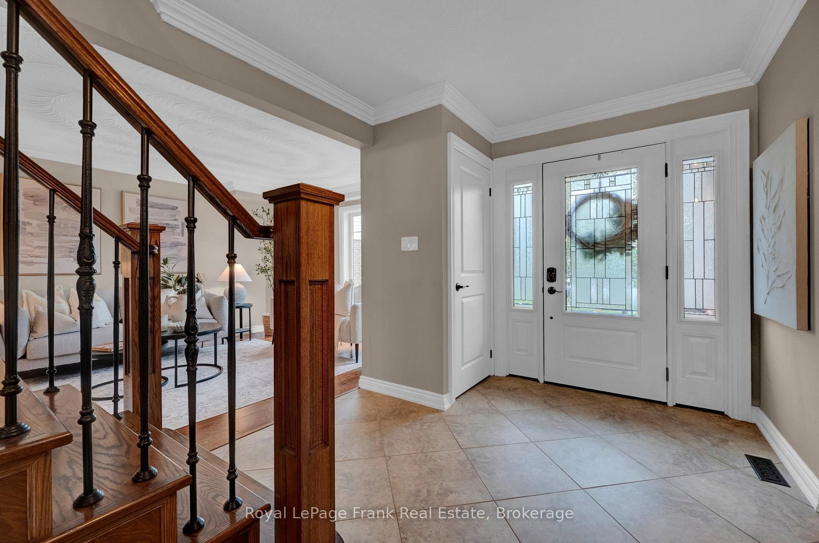 37 Living Court • Clarington, ON photo 4