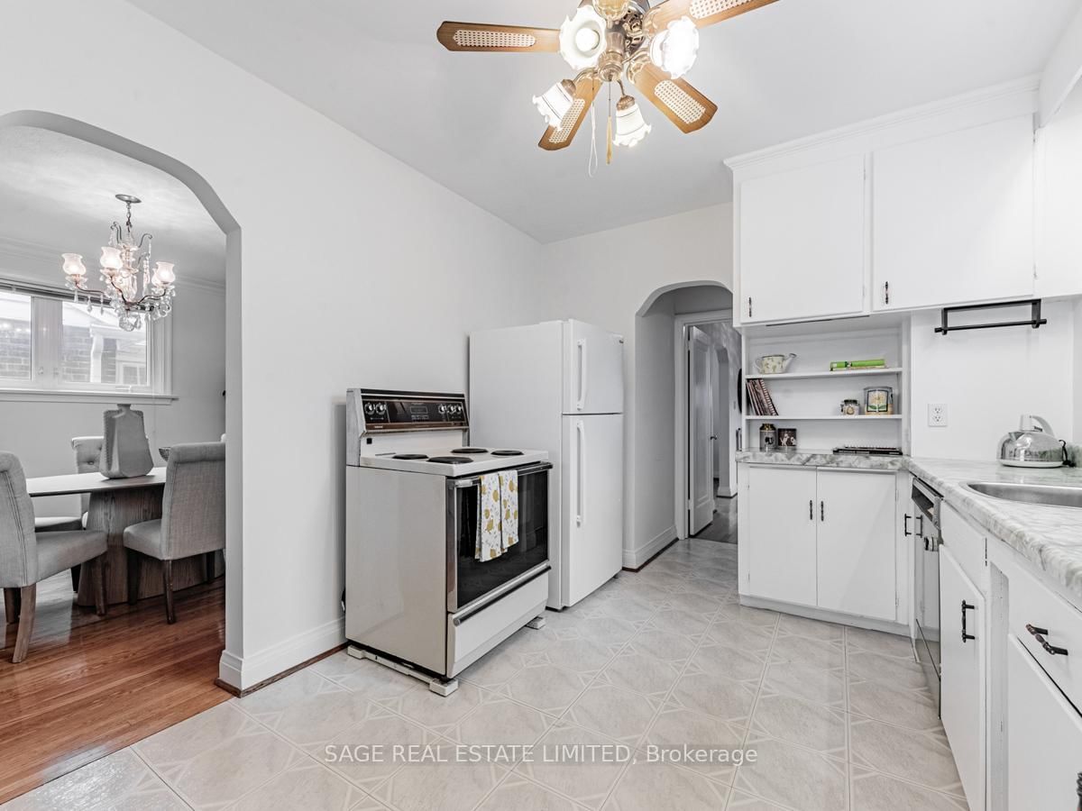 28 Barbara Crescent • Toronto, ON photo 14