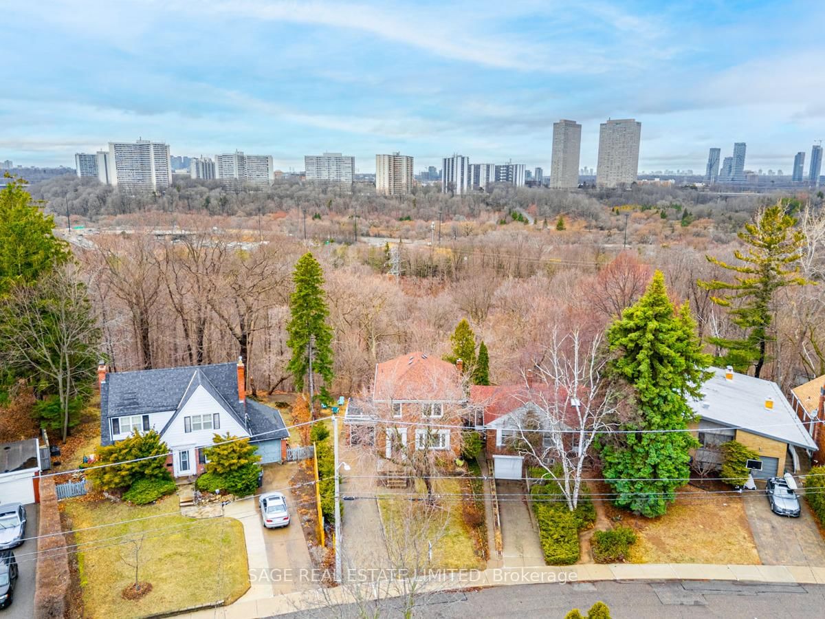 28 Barbara Crescent • Toronto, ON photo 39
