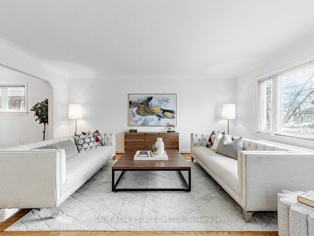 28 Barbara Crescent • Toronto, ON photo 4