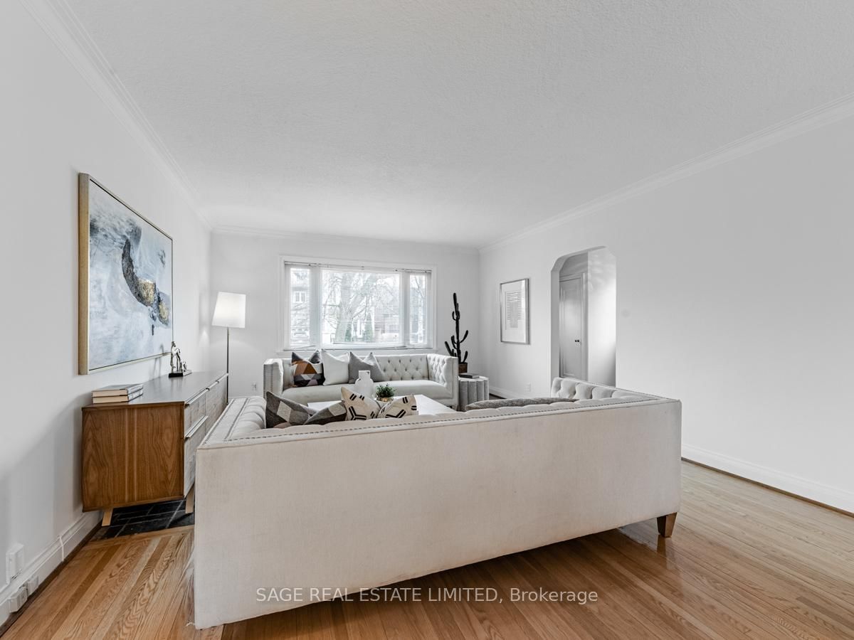 28 Barbara Crescent • Toronto, ON photo 5