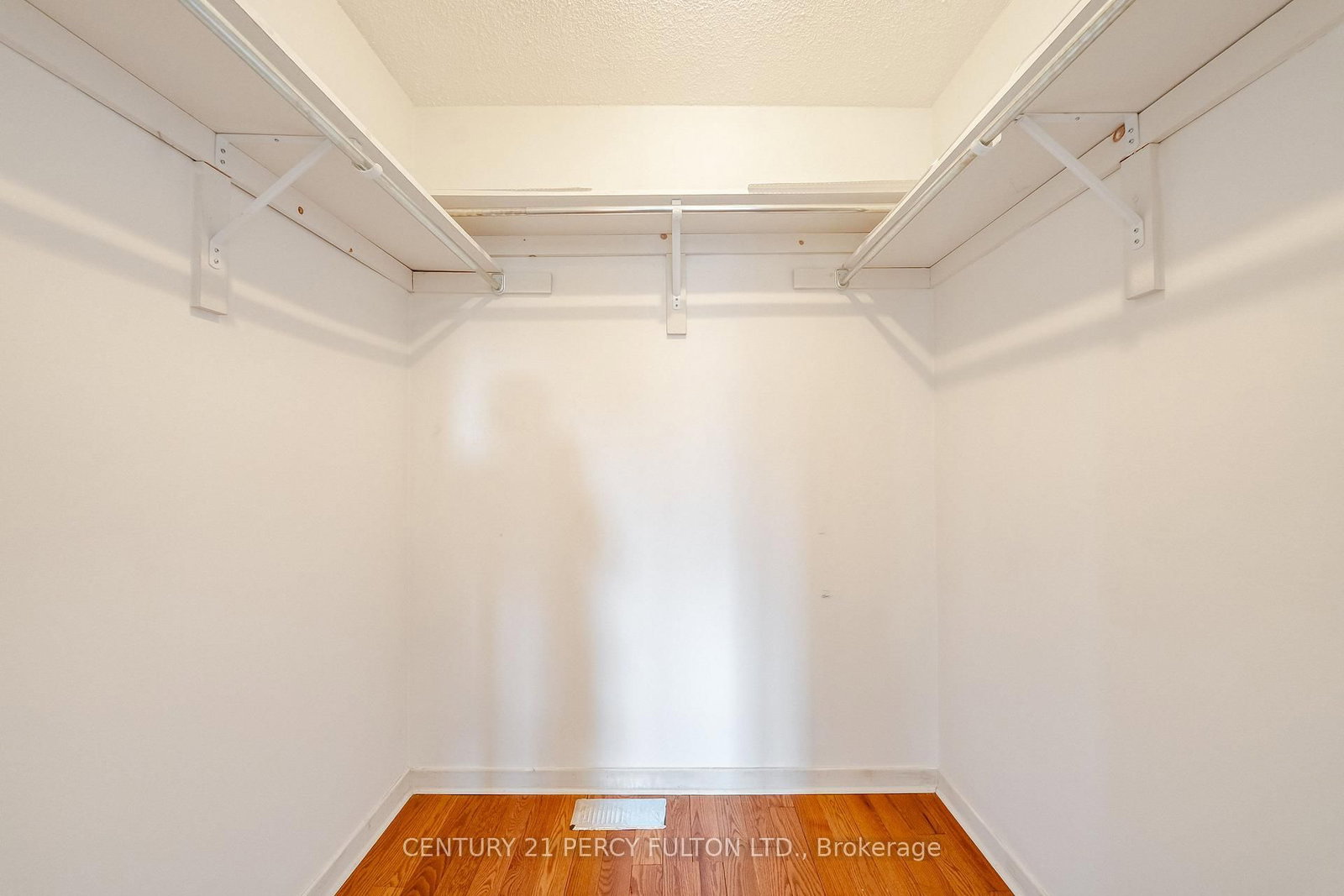 2 pennybrook Lane • Toronto, ON photo 19