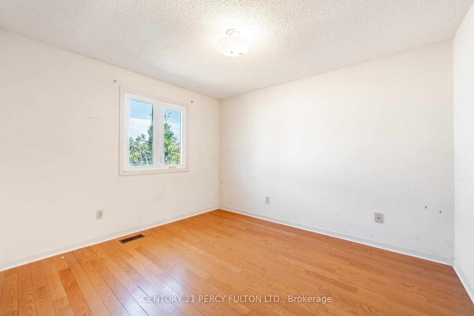 2 pennybrook Lane • Toronto, ON photo 23