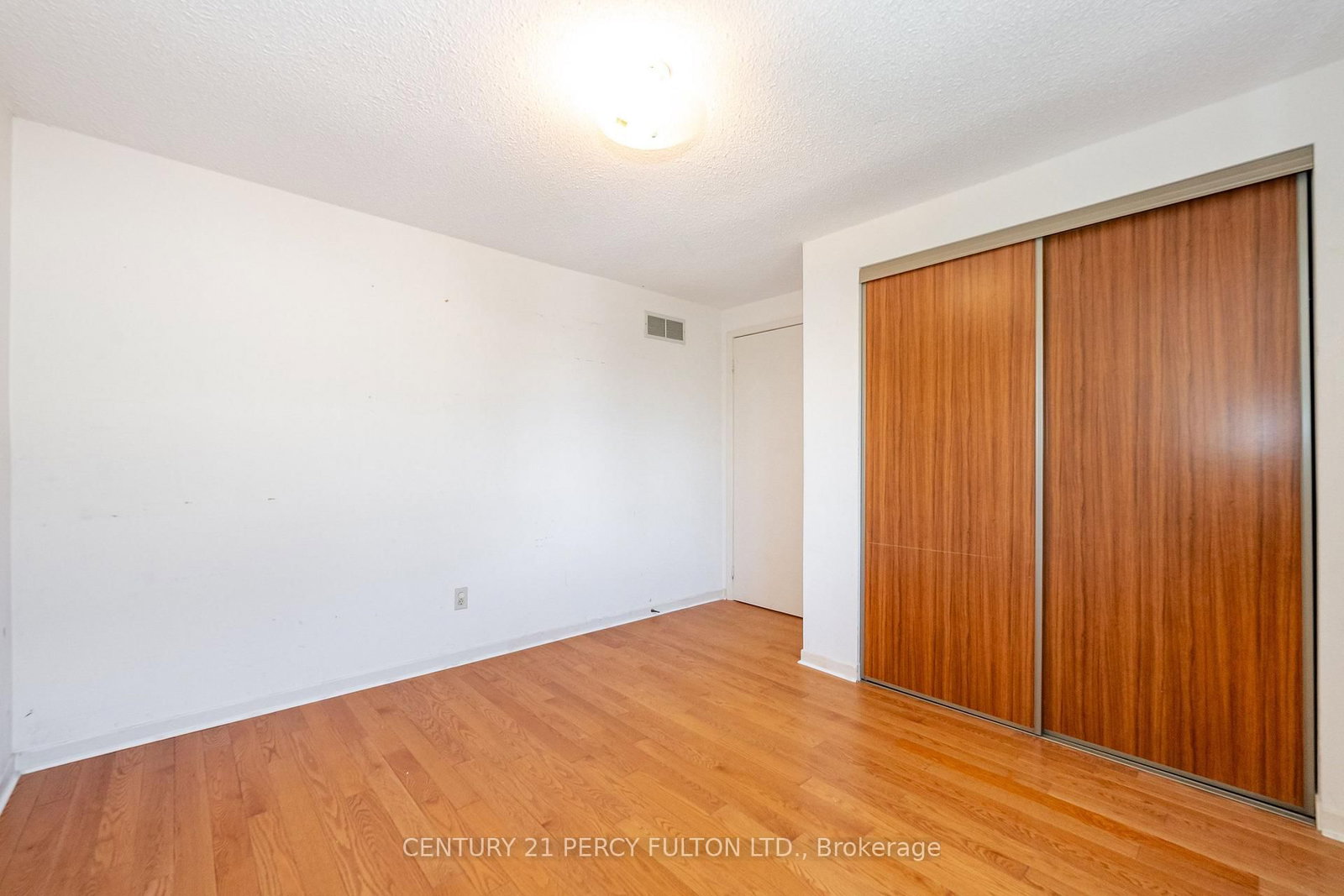 2 pennybrook Lane • Toronto, ON photo 24