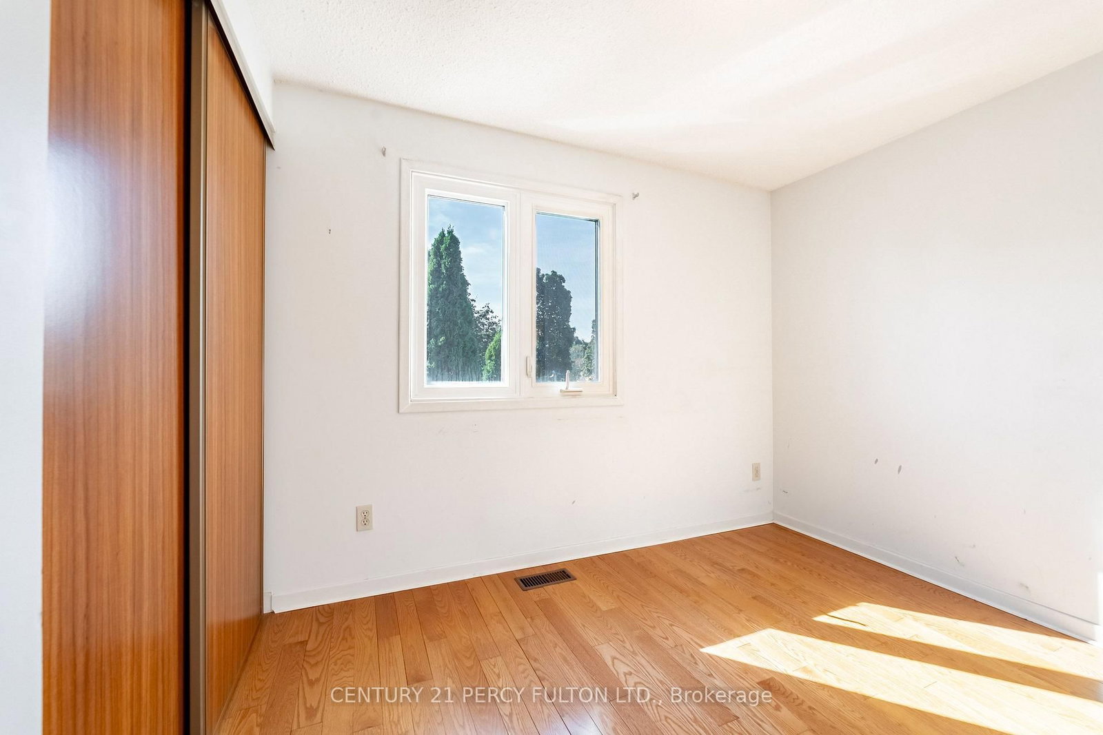 2 pennybrook Lane • Toronto, ON photo 28