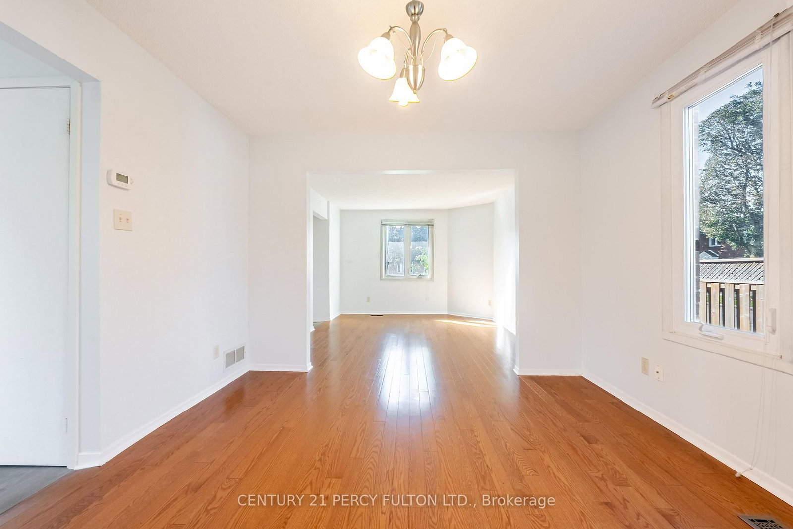 2 pennybrook Lane • Toronto, ON photo 5