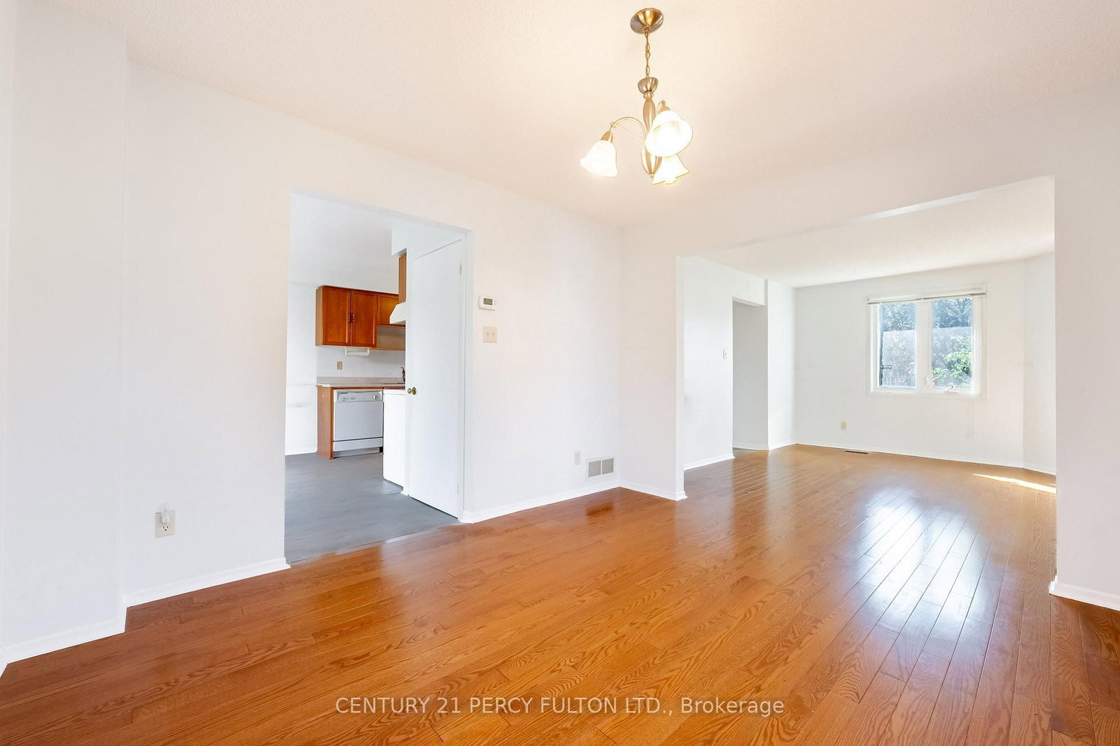 2 pennybrook Lane • Toronto, ON photo 6