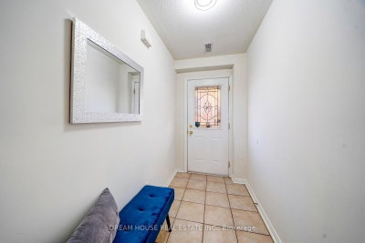 68 Mcgonigal Lane • Ajax, ON photo 2