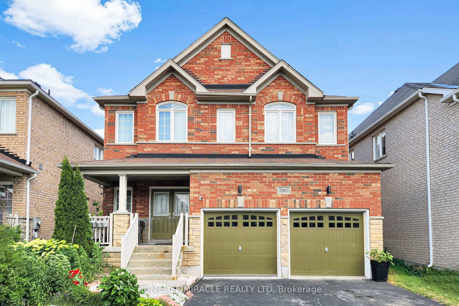 2003 Queensbury Drive • Oshawa, ON photo 2