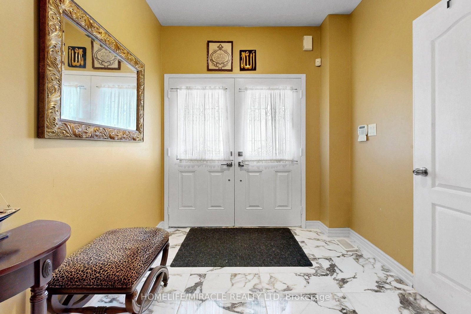 2003 Queensbury Drive • Oshawa, ON photo 3