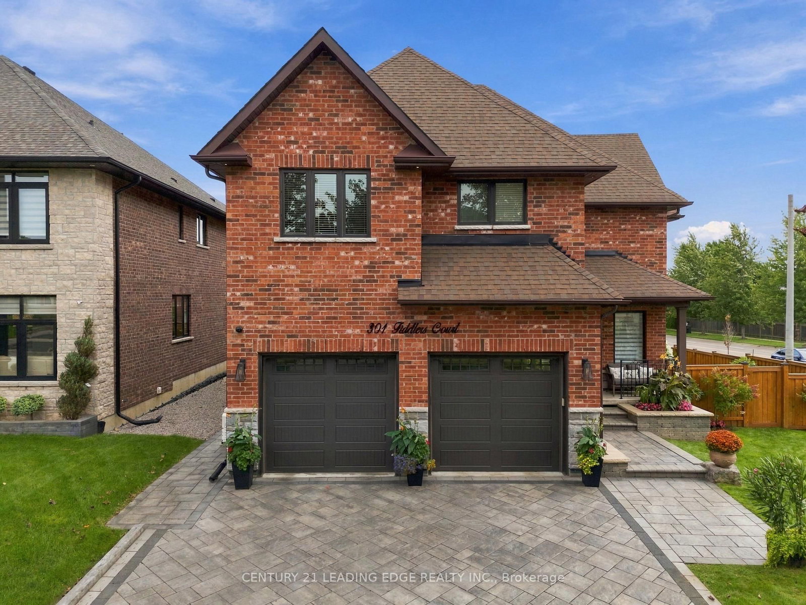301 Fiddlers Court • Pickering, ON photo 3