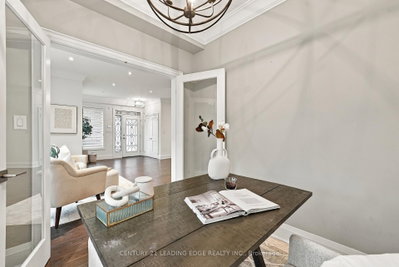 301 Fiddlers Court • Pickering, ON photo 4