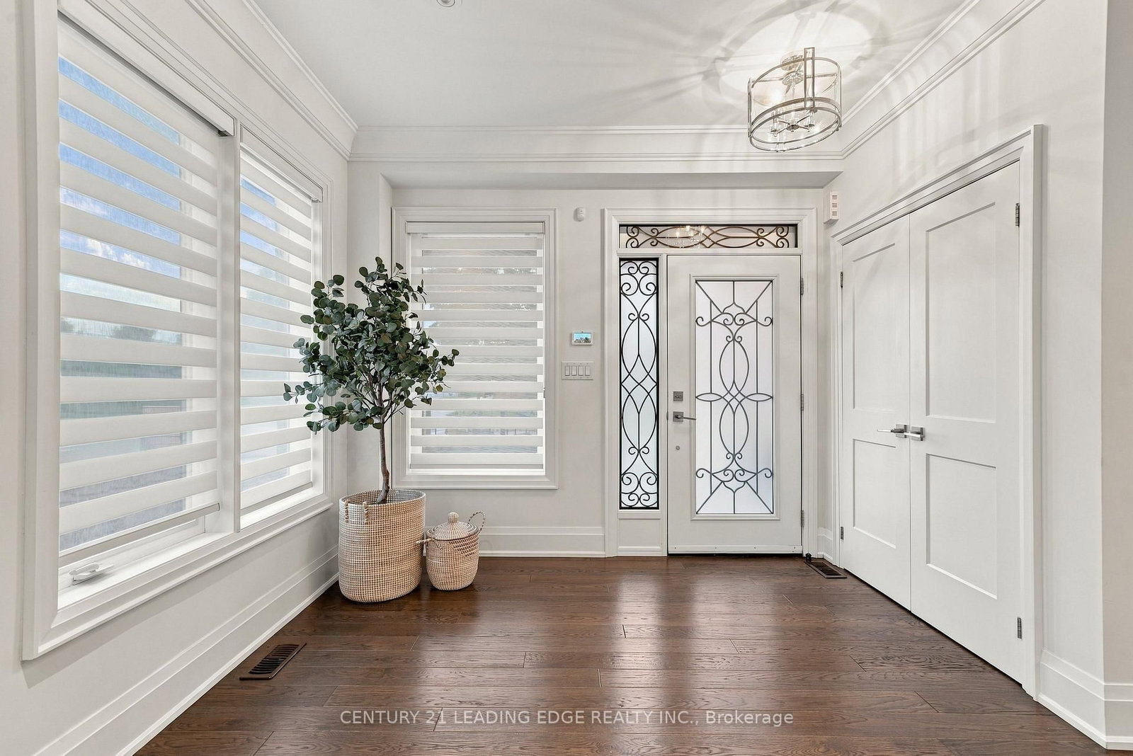 301 Fiddlers Court • Pickering, ON photo 5