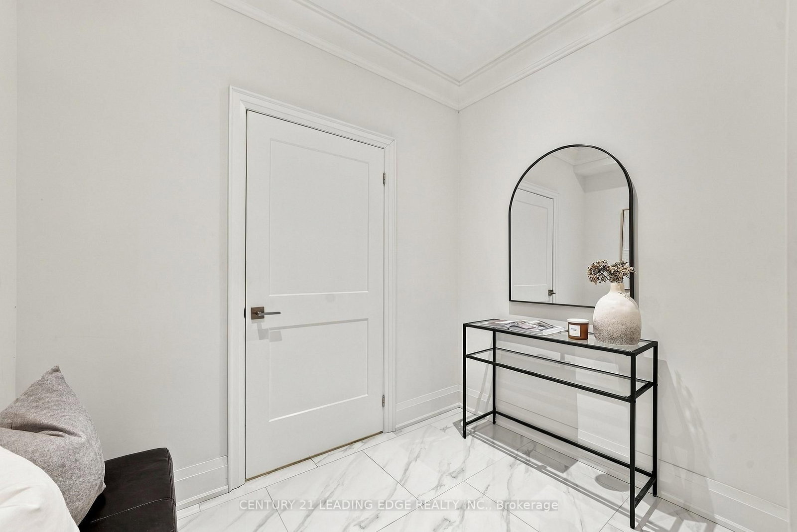 301 Fiddlers Court • Pickering, ON photo 6
