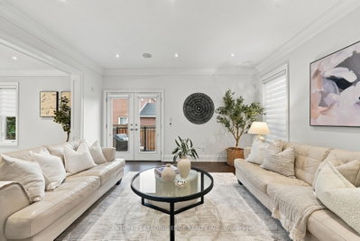301 Fiddlers Court • Pickering, ON photo 9