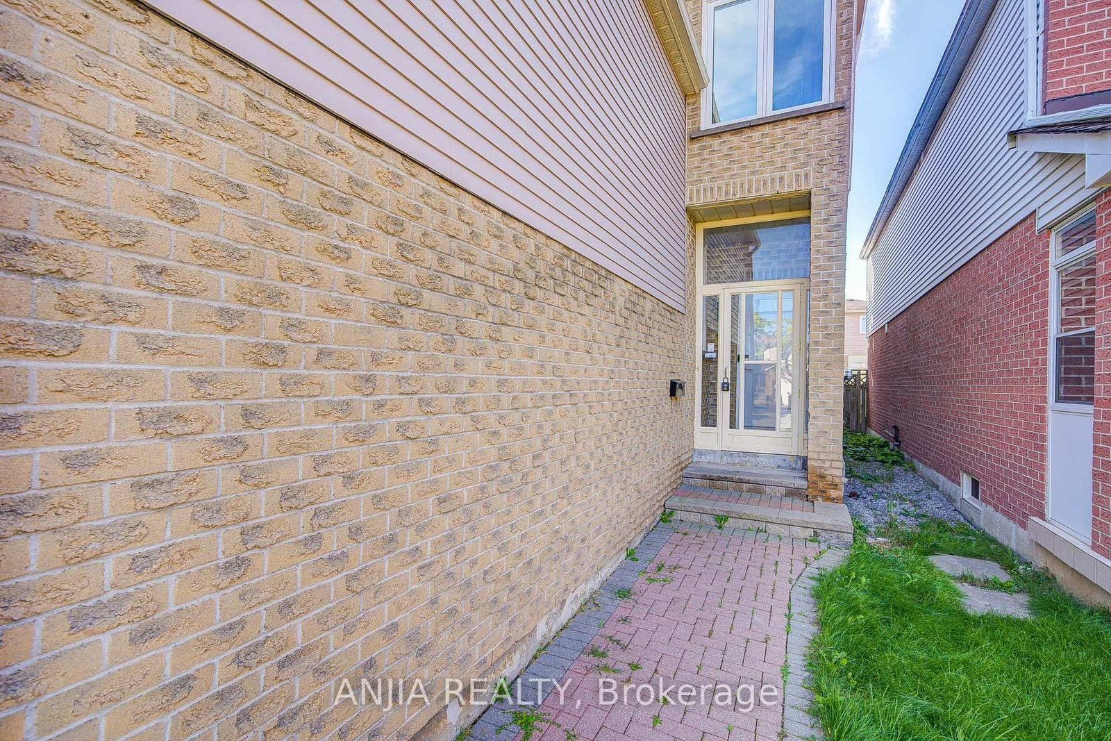 63 Enchanted Hills Crescent • Toronto, ON photo 4
