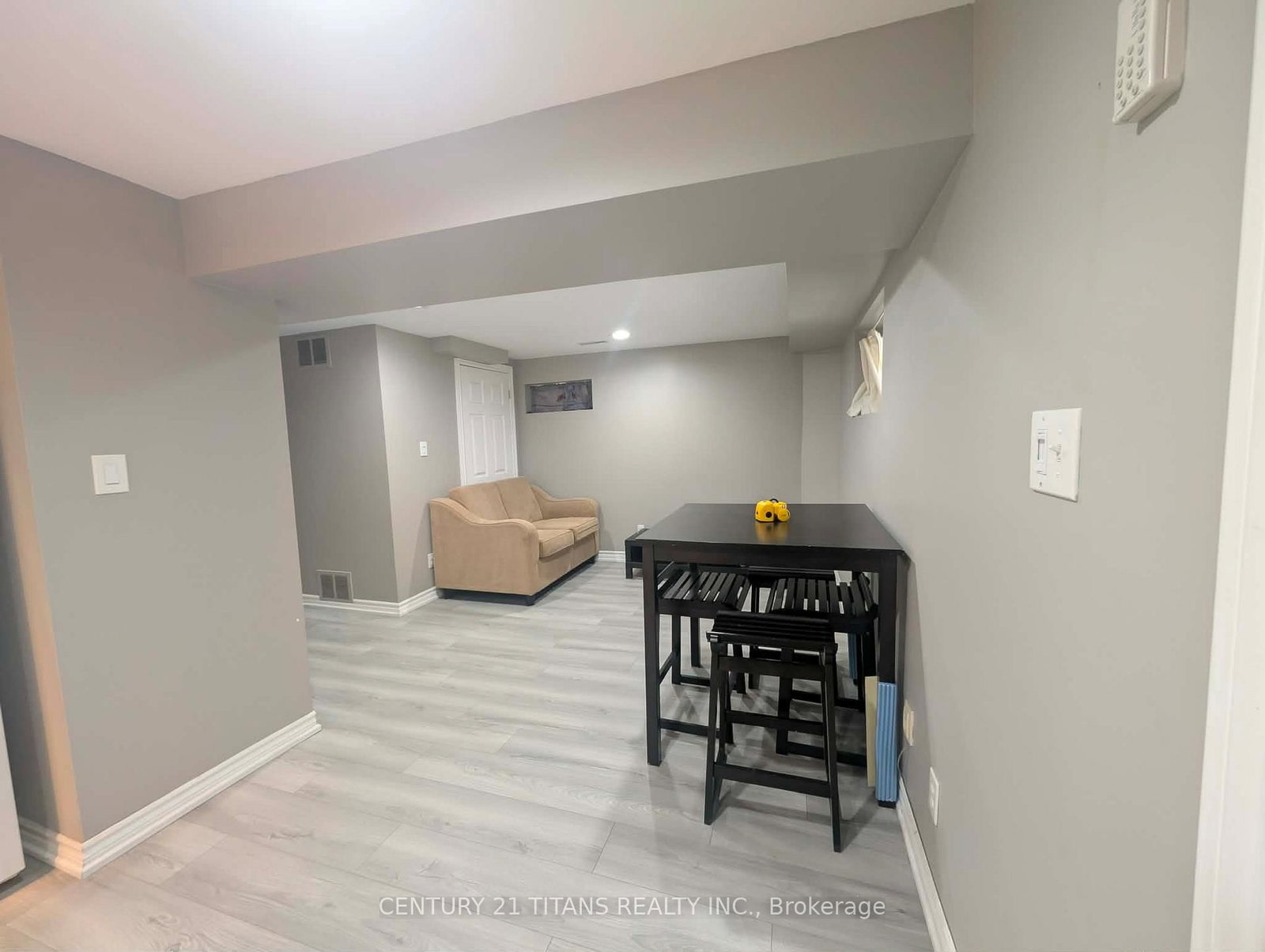 18 Frazer Ajax,ON L1S 4B2 — Photo 9