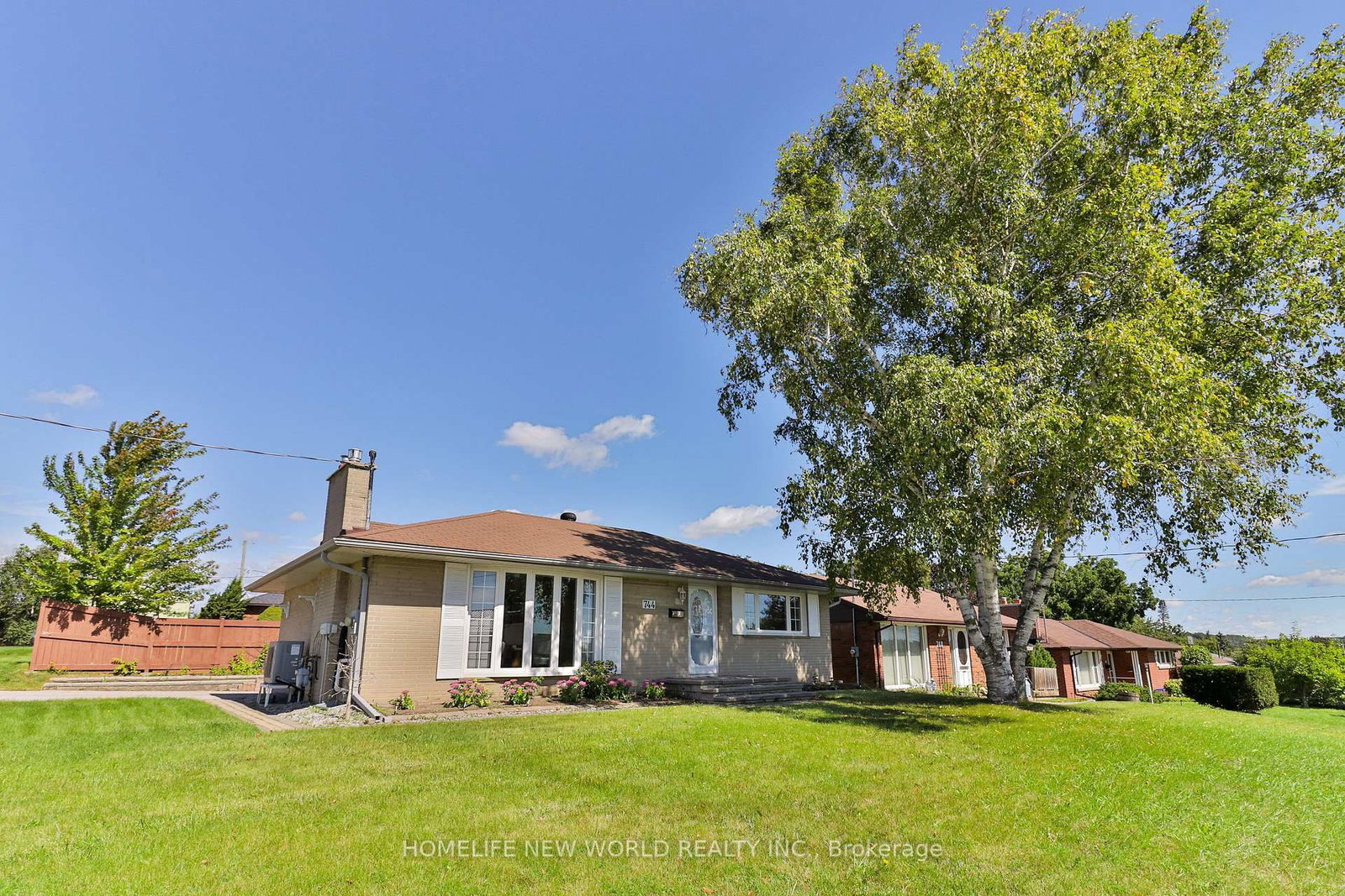 744 Tennyson Avenue • Oshawa, ON photo 1