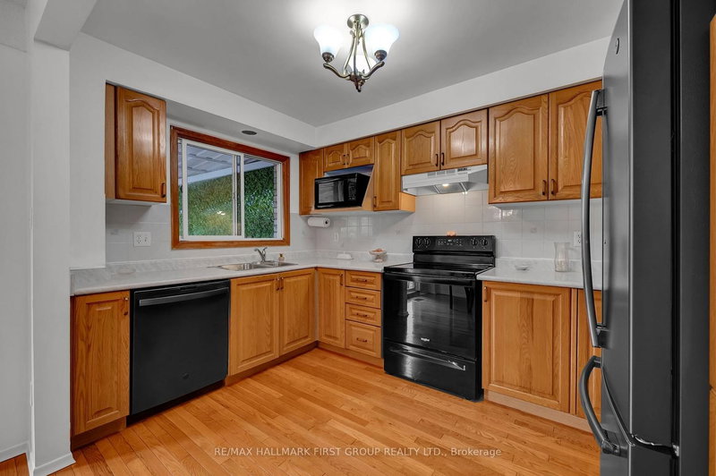 963 Renfrew Court